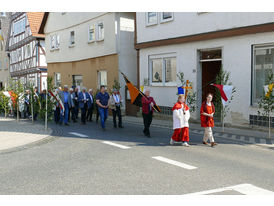 Fronleichnamsprozession durch die Straßen von Naumburg (Foto: Karl-Franz Thiede)